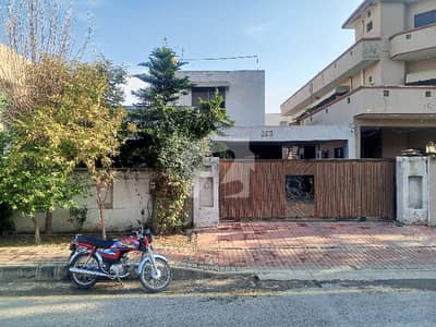 بحریہ ٹاؤن فیز 2 بحریہ ٹاؤن راولپنڈی,راولپنڈی میں 3 کمروں کا 1 کنال مکان 6.5 کروڑ میں برائے فروخت۔