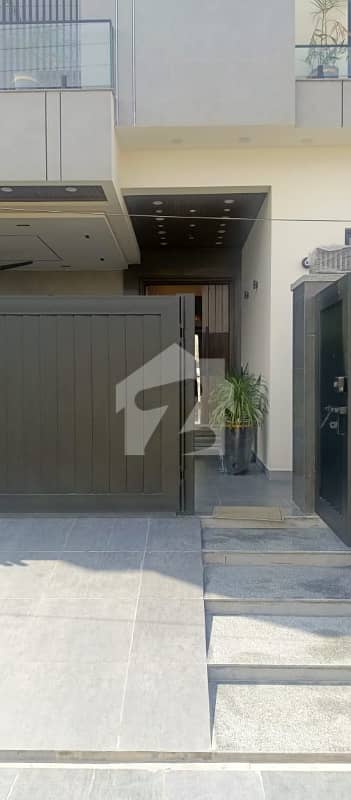 10 Marla Brand New House For Sale