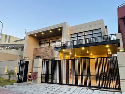 بحریہ ٹاؤن فیز 3 بحریہ ٹاؤن راولپنڈی,راولپنڈی میں 5 کمروں کا 1 کنال مکان 11.5 کروڑ میں برائے فروخت۔
