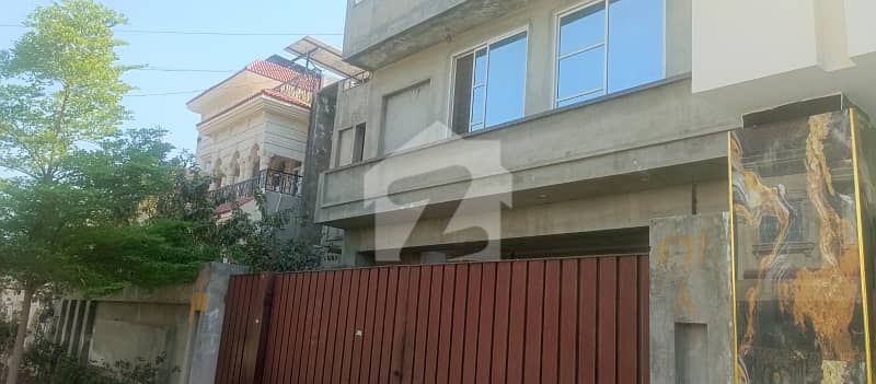 ایل ڈی اے ایوینیو لاہور میں 7 کمروں کا 1 کنال مکان 4.5 کروڑ میں برائے فروخت۔ ایل ڈی اے ایوینیو لاہور میں 7 کمروں کا 1 کنال مکان 4.5 کروڑ میں برائے فروخت۔