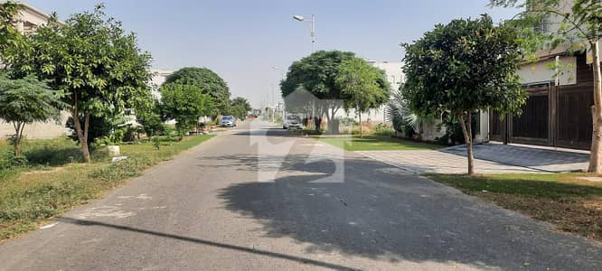 ڈی ایچ اے فیز 7 ڈیفنس (ڈی ایچ اے),لاہور میں 1 کنال پلاٹ فائل 1.62 کروڑ میں برائے فروخت۔