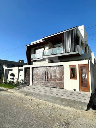 500 yards Top Quality Architecture Bungalow Semi Furnished Available for Sale