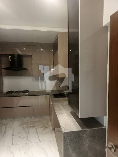PHASE 6 ITTHED COMMERCIAL LAVISH FLAT FOR RENT 3 BEDROOM WITH LIFT PARKING PARK FACING NO BROKER ONLY FOR CLIENT COMMISSION MUST