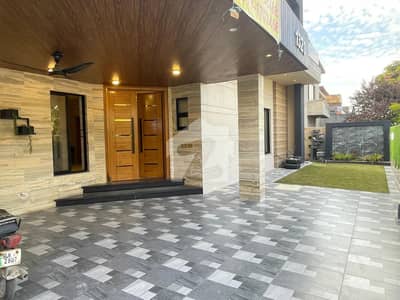 A House Of 1 Kanal In Rs. 125000000