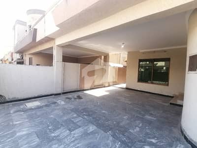 عسکری 14 راولپنڈی میں 4 کمروں کا 10 مرلہ مکان 5.7 کروڑ میں برائے فروخت۔