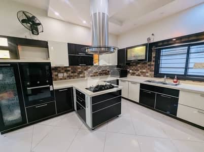ڈی ایچ اے فیز 7 ڈی ایچ اے ڈیفینس,کراچی میں 6 کمروں کا 1 کنال مکان 16.99 کروڑ میں برائے فروخت۔