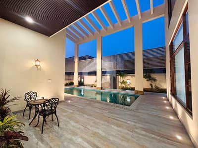 In DHA Phase 8 1000 Square Yards House For Sale