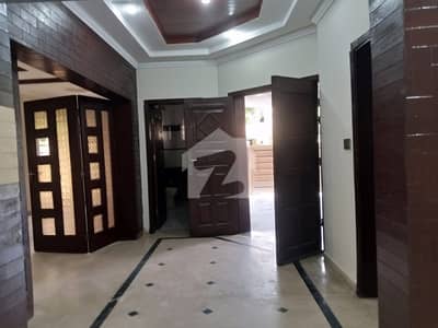 Luxurious 1 Kanal House Available For Rent