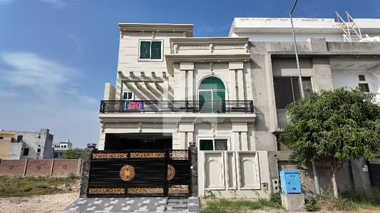 ڈریم گارڈنز ڈیفینس روڈ,لاہور میں 4 کمروں کا 5 مرلہ مکان 2.4 کروڑ میں برائے فروخت۔ ڈریم گارڈنز ڈیفینس روڈ,لاہور میں 4 کمروں کا 5 مرلہ مکان 2.4 کروڑ میں برائے فروخت۔