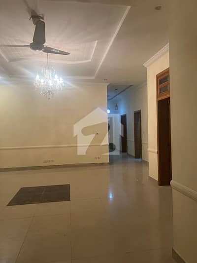ای ۔ 11 اسلام آباد میں 3 کمروں کا 1 کنال زیریں پورشن 1.55 لاکھ میں کرایہ پر دستیاب ہے۔