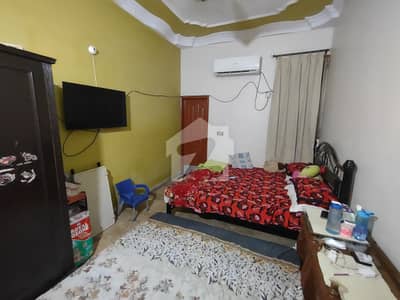 فیڈرل بی ایریا ۔ بلاک 2 فیڈرل بی ایریا,کراچی میں 2 کمروں کا 5 مرلہ زیریں پورشن 95.0 لاکھ میں برائے فروخت۔
