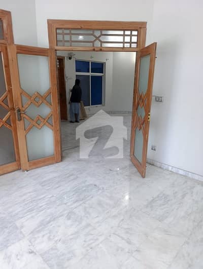 ایف ۔ 11 اسلام آباد میں 2 کمروں کا 10 مرلہ زیریں پورشن 1.4 لاکھ میں کرایہ پر دستیاب ہے۔