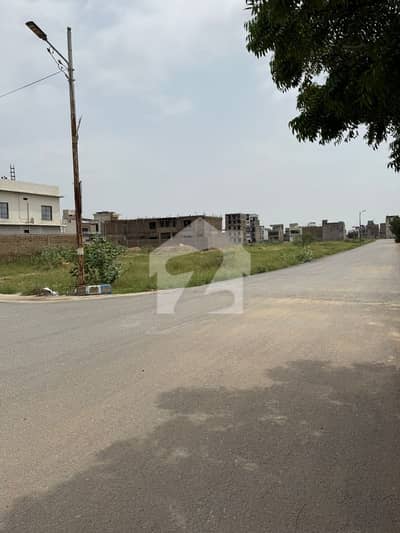 West Open 400 Sq Yard For Sale