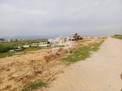 I-12/1 Level Plot Available For Sale Size 30x60