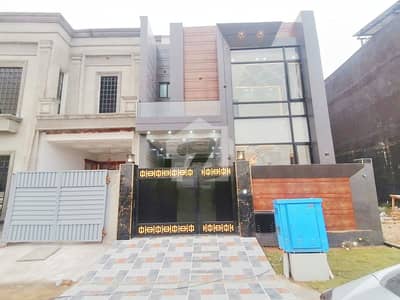 4 Bedroom 5 Marla Facing Park House In Lake City For Sale