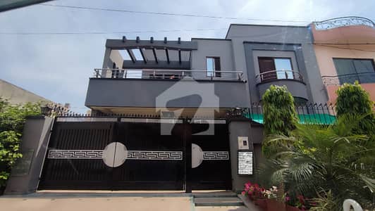 10 MARLA HOUSE AT PRIME LOCATION FOR SALE