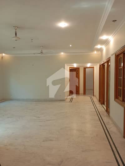 ڈی ایچ اے فیز 5 ڈی ایچ اے ڈیفینس,کراچی میں 3 کمروں کا 1 کنال بالائی پورشن 2.25 لاکھ میں کرایہ پر دستیاب ہے۔