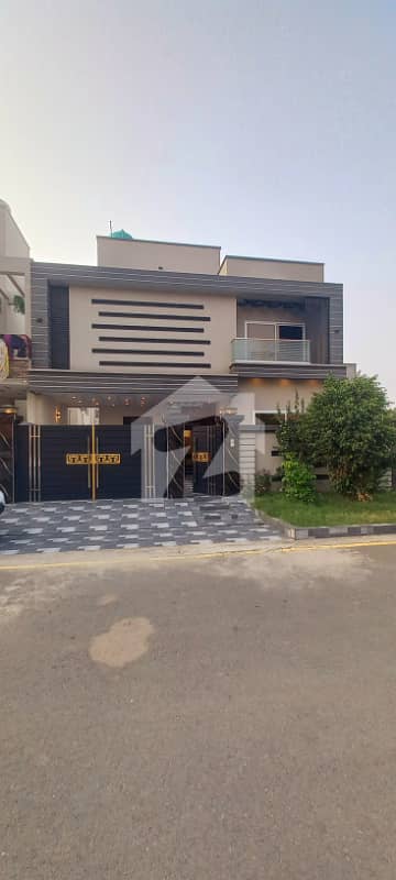 Lavish 10 Marla House For Sale In Citi Housing Society. A Perfect Blend Of Luxury & Comfort!