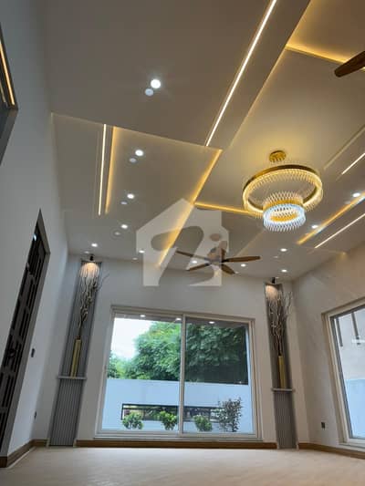 One Kanal Luxurious Villa For Sale