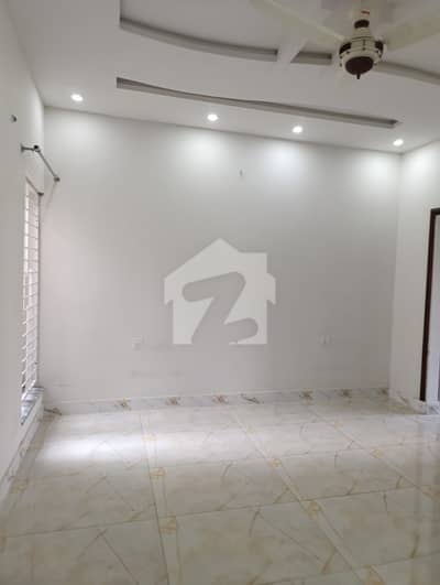 واپڈا سٹی ۔ بلاک ڈی واپڈا سٹی,فیصل آباد میں 3 کمروں کا 15 مرلہ بالائی پورشن 50.0 ہزار میں کرایہ پر دستیاب ہے۔