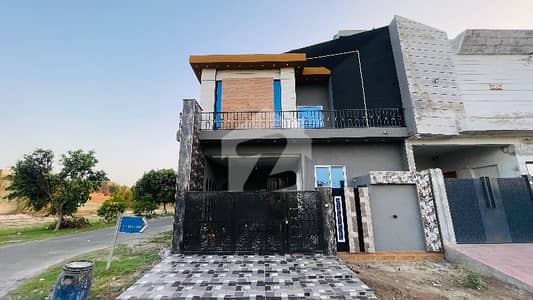 ایڈن آچرڈ فیصل آباد میں 4 کمروں کا 5 مرلہ مکان 2.5 کروڑ میں برائے فروخت۔