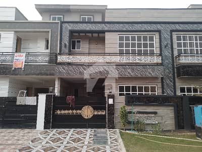 Sale The Ideally Located House For An Incredible Price Of Pkr Rs. 27800000