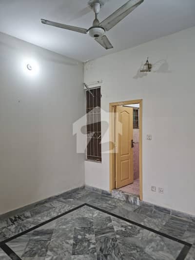 چکلالہ سکیم 3 چکلالہ سکیم,راولپنڈی میں 2 کمروں کا 7 مرلہ بالائی پورشن 42.0 ہزار میں کرایہ پر دستیاب ہے۔