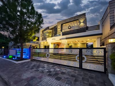 بحریہ ٹاؤن فیز 3 بحریہ ٹاؤن راولپنڈی,راولپنڈی میں 5 کمروں کا 1 کنال مکان 9.5 کروڑ میں برائے فروخت۔