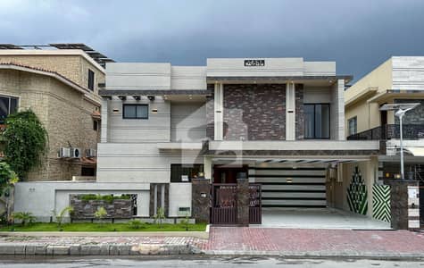 بحریہ ٹاؤن فیز 3 بحریہ ٹاؤن راولپنڈی,راولپنڈی میں 5 کمروں کا 1 کنال مکان 13.0 کروڑ میں برائے فروخت۔