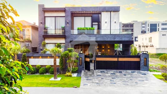 Modern House FOr Sale at Hot Location Near Park Commercial Dolmen Mall