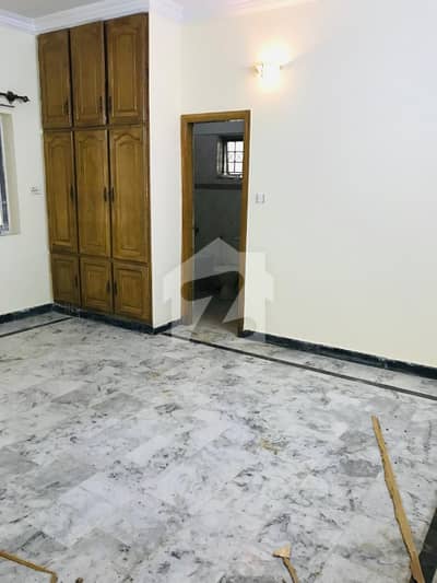 آئی ۔ 8 اسلام آباد میں 3 کمروں کا 14 مرلہ بالائی پورشن 1.5 لاکھ میں کرایہ پر دستیاب ہے۔