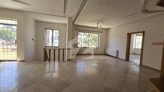 ELEGANT HOUSE AVAILABLE FOR RENT IN THE HEART OF ISLAMABAD
