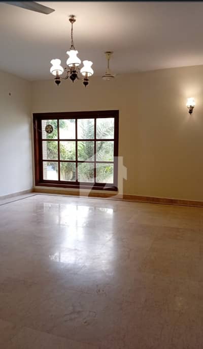 6 Bed 1000 Yards Bungalow For Rent