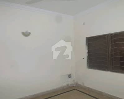 آئی ۔ 8 اسلام آباد میں 3 کمروں کا 12 مرلہ بالائی پورشن 1.4 لاکھ میں کرایہ پر دستیاب ہے۔