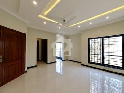 Owner Built Lake View 10-Marla Park Face Designer House For Sale