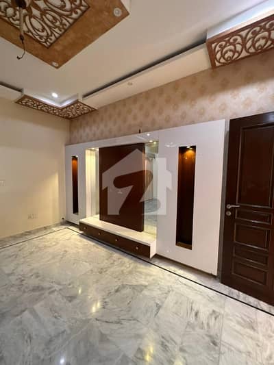 ڈی ایچ اے فیز 7 ڈی ایچ اے ڈیفینس,کراچی میں 6 کمروں کا 1 کنال مکان 6.25 لاکھ میں کرایہ پر دستیاب ہے۔