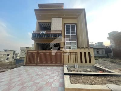 5 Marla Designer's House On Main 80 Feet Road For Sale