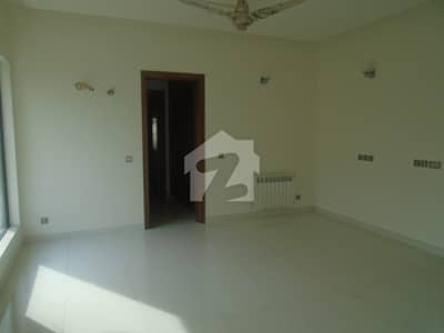 Prime Location Close End Street Size 50x90=500sqyds CDA Transfer Single Owener-