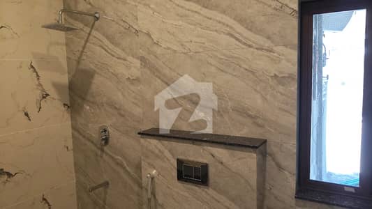 Prime loaction newly renvoted house front back garden ideal for foreigners-