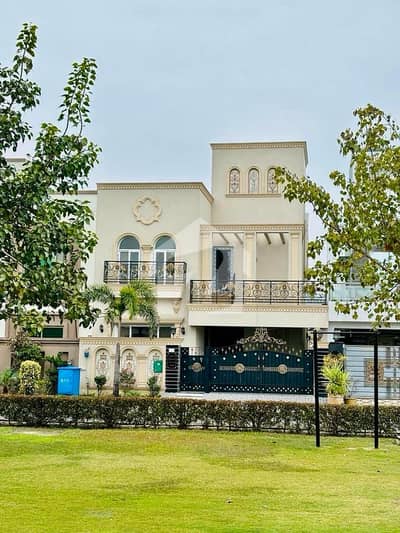 8 Marla Spanish Facing Park Owner Build House For Sale In Bahria Nasheman Lahore.