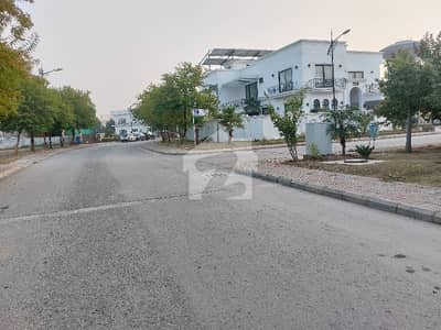 1 Kanal Back Open Back Park Solid Good Plot Sector-E