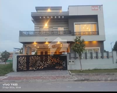 بحریہ انکلیو - سیکٹر جی بحریہ انکلیو,بحریہ ٹاؤن,اسلام آباد میں 5 کمروں کا 10 مرلہ مکان 4.4 کروڑ میں برائے فروخت۔