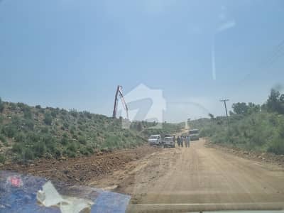 ڈی ۔ 13 اسلام آباد میں 1 کنال رہائشی پلاٹ 2.15 کروڑ میں برائے فروخت۔