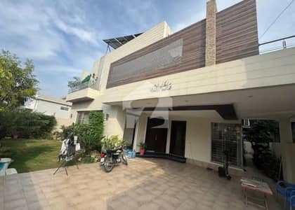 Prime 1 Kanal House For Sale This Well-Maintained, 5-Year-Old Residence Is Now Available. Situated On A Wide 40-Foot Road, This Property Offers Both Spacious Living And Excellent Accessibility.