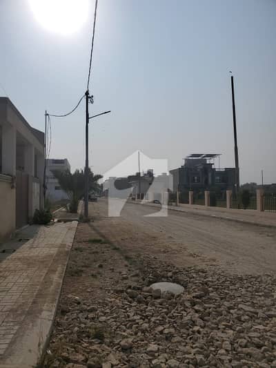 400 Sqyard Plot Available For Sale
