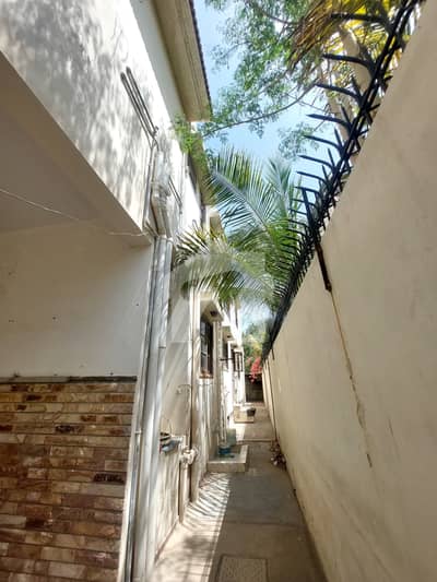 5 BEDROOMS 500 YARDS BUNGALOW ON PRIME LOACATION OF PHASE 5
