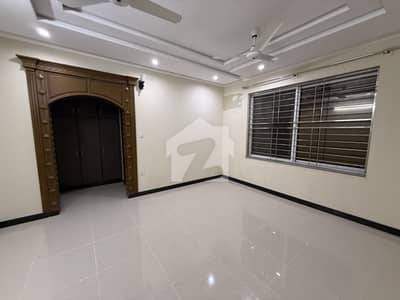 1 Kanal House Available For Sale 2 Storey With Out Basement