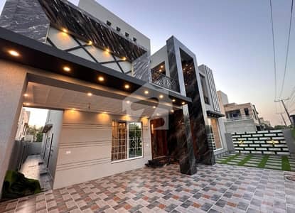 New House For Sale 7 Beds 9 Bathroom 40 Feet Road 1 Kanal House Available For Sale Demand 625 Lac