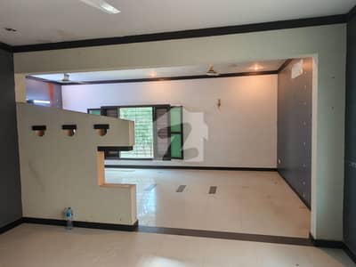 500 YARDS BUNGALOW 6 BEDROOMS IN PHASE 6 DHA