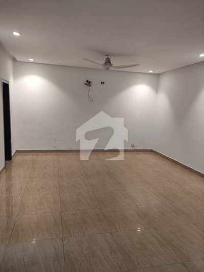 گلبرگ لاہور میں 3 کمروں کا 1 کنال بالائی پورشن 2.25 لاکھ میں کرایہ پر دستیاب ہے۔